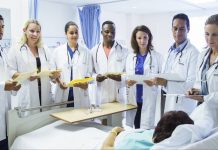 Rafael Hernández Estefanía, cirujano: «La IA no puede sustituir a los cirujanos, ya que la empatía con el paciente cura» (+ Detalles)