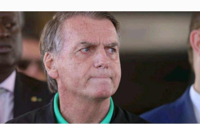 El Supremo de Brasil impone a Bolsonaro un brazalete electrónico y le pröhíbe usar redes sociales (+ Detalles)
