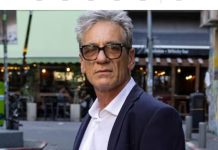 Tras desvanecerse en una playa: fallêció a los 60 años Alon Aboutboul, actor de Batman y Rambo III (+ Detalles)