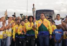 Llamarada estudiantil arribó a Falcón y el gobernador Clark abandera a la selección falconiana que será representada con más de 186 atletas (+ Fotos)