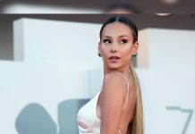 Ester Expósito se suelta bailando salsa en Nueva York al ritmo de Oscar D’León con unos pasos al estilo latino (+ Video)