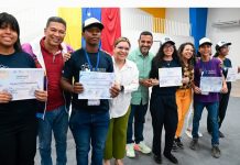 Gobernador de La Guaira entregó reconocimientos a los ganadores de las Olimpiadas de Astronomía y Robótica Creativa en representación del estado (+ Fotos)