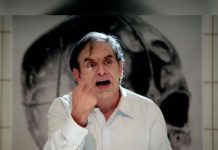 Obra teatral ‘Sângrë en el Diván’ vuelve a escena: se revive la historia del psiquïatrâ que mânîpüló a un país