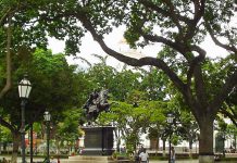 La ciudad de Caracas conmemora 458 años de su fundación con acto solemne desde la plaza Bolívar