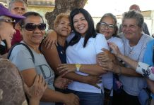 Autoridades de Barcelona inspeccionan avance de Consultorio para el Adulto Mayor en Tronconal II