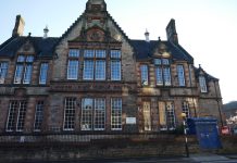 Adiós al celular en clase: así es un día en las nuevas escuelas libres de pantallas en Escocia (+ Video)