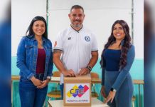 Desde la U.E. República de Chile en Barcelona, el gobernador Luis Marcano ejerció su derecho al voto