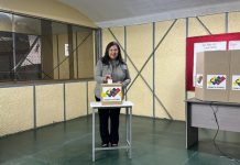 Alcaldesa de Caracas luego de ejercer su derecho al voto reiteró un llamado a la participación: «es rápido y sencillo»