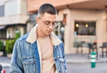 Qué significa caminar mirando hacia abajo: actitudes que pueden esconder reacciones emocionales o vínculos con factores culturales (+ Detalles)