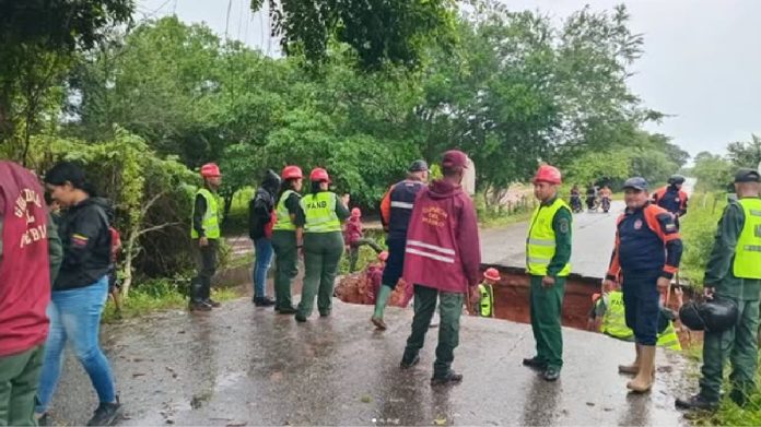 carretera-colapsada-en-la-parroquia-buria-44598 (1)