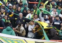 Tres personas resultaron heridäs como consecuencia de una peleä hinchas en pleno partido en el fútbol argentino