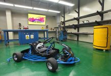 Estudiantes de la UCAB aprenden a ensamblar autos eléctricos con el apto de Chery y Hyundai