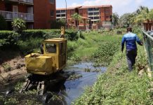 Alcaldía de Simón Bolívar de Barcelona avanza en el saneamiento de canales para prevenir inundaciones (+ Detalles)