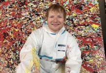 Ed Sheeran se diversifica en el arte con la exposición de sus pinturas «Cosmis Carpark Paintings»