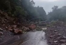 Sector Los Mitisus en Mérida se queda sin paso debido a derrumbe ocasionado por las lluvias (+ Video)