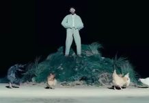 PETA realizó una denuncïa contra Bad Bunny por el uso de gallinas en su residencia de Puerto Rico