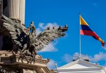 Gobierno de Ecuador inicia reestructuración con el despido de al menos 5.000 funcionarios