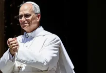 Papa León XIV dice que los migrantes son mensajeros de esperanzas en un mundo de guerräs e injusticias