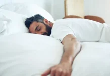 Las personas que se mueven mucho al dormir pueden tener este problêma psicológico, según los expertos (+ Detalles)