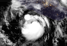Flossie se fortalece a hüracán categoría 2 y mantiene en alęrta a estados del Pacífico mexicano