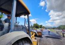Gobierno de Carabobo aplica más de 400 toneladas de asfalto en tramos estratégicos de autopistas regionales