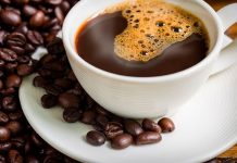 Científicos alertan sobre los peligros de tomar té y café caliente para el esófago y las membrana mucosa (+ Detalles)