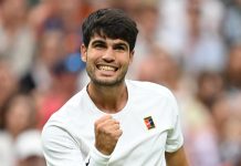 Carlos Alcaraz deslumbra al mundo en el US Open con un gølpę detrás de la espalda que desâfía la física y avanza a cuartos de final