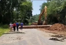 Autoridades atienden colapsö de tramo vial entre los municipios Mejía y Montes del estado Sucre