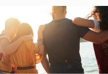 La psicología del reencuentro: aunque pasemos el resto del año sin contacto, la sola exposición y caras familiares reaviva sensaciones positivas (+ Detalles)