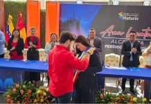Gobernador Luna impuso banda oficial a Ana Fuentes como alcaldesa de Maturín destacando su labor en la mejora de la ciudad desde 2021