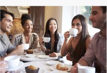 Por qué hay personas que necesitan caerle bien a todo el mundo: la raíz suele estar en la infancïa (+ Detalles)