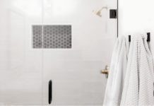 Dejar las toallas húmedas en el baño hace que perdamos dinero, según experto en Feng Shui (+ Detalles)