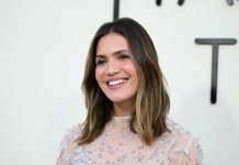 Mandy Moore se une nuevamente a Dan Fogelman para protagonizar una serie dramáticä ambientada en la NFL