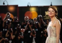Emma Stone protagoniza comedia negrã del visionario Yorgos Lanthimos en Venecia
