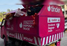 El camión de desechøs y del despechø: Tinder convierte los recuerdos de tu ex en basurã