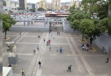 Alcaldía de Caracas recůpera Plaza La Hoyada tras desălojø de comerciantes inførmăles