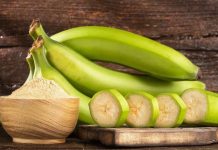 Comer plátano verde de forma habitual podría reducir significativamente el riĕsgø de cáncĕr colorrectal, según expertos