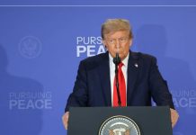 Donald Trump insiste en que la liberación de rĕhĕnĕs en Gaza depende de enfrĕntăr a Hamás, mientras mediadores buscan un alto al fůegø