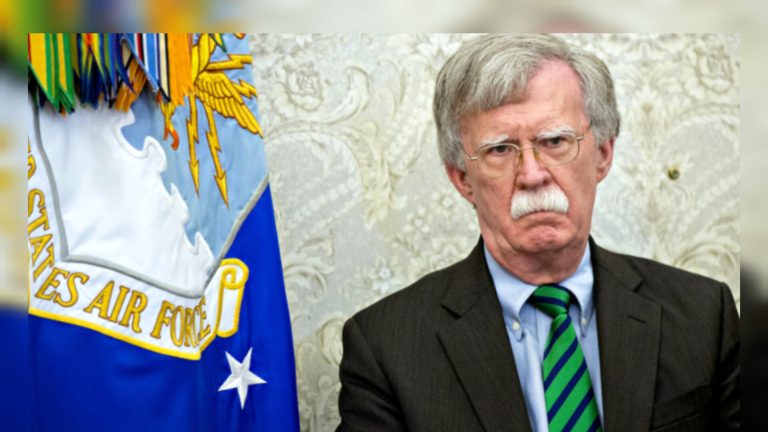 FBI irrumpe en la residencia y oficina del expresidente asesor John Bolton durante investigación sobre documentos clasificados