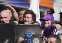 Incidĕntĕs en caravana de Javier Milei generan tensión política en Buenos Aires