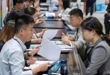 Jóvenes chinos siguen la nueva tendencia de pagar para ir a una oficina y fingir que trabajan en empresas fålsås (+ Detalles)