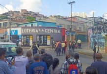 Reportan dos fallecidös tras el desprendimiento de tendido eléctrico de alta tensión en Baruta, este lunes