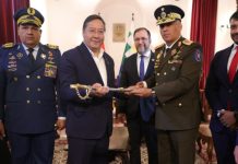 Venezuela entrega réplica de espada del General Rafael Urdaneta al presidente de Bolivia (+ Detalles)