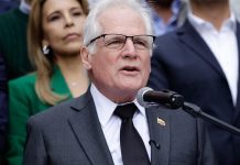 «Estoy en la mira de los mismos que cegarön la vida de mi hijo»: Miguel Uribe Londoño tras lanzar su candidatura