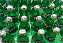 El escándalö por la pureza del agua mineral embotellada Perrier está sacudiendö al país francés