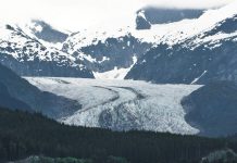Inminente inündación glaciar en Alaska provocó la evacuación masiva de personas en Juneau