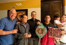 Alcalde de Maracaibo entregó reconocimiento a Betulio González en honor a su entrega por el deporte nacional (+ Detalles)