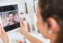Aumenta la tendencia de parejas casadas que viven en casas distintas para “cuidar la relación”