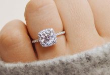 Cazador de tesoros: Joven hijo de familia en Missouri encontró un anillo de diamante y buscó a la dueña para entregárselo