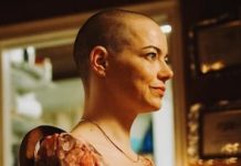 El director Yorgos Lanthimos y su nueva película ‘Bugonia’ debutan en Venecia con una calificación perfecta